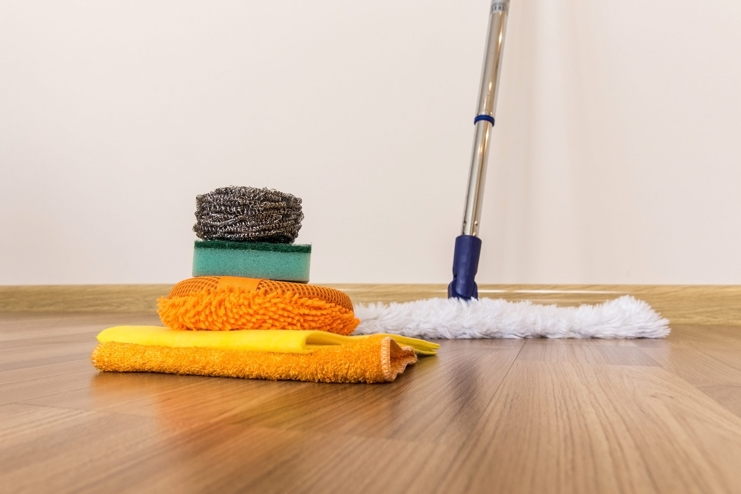 Como limpar o piso laminado